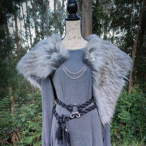 Viking Wedding, Norse Wedding, Nordic Fur Mantle, Norse Fur Mantle, Celtic Wedding, Viking Shawl, Nordic Fur, Viking Fur Shoulder, Gray Fur