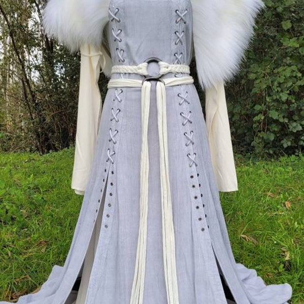 Viking Wedding Full Set, robe, underdress, ceinture avec bois brun verdâtre non tressé, Norse Fur Mantle Wild Wolf, personnalisé pour Celia