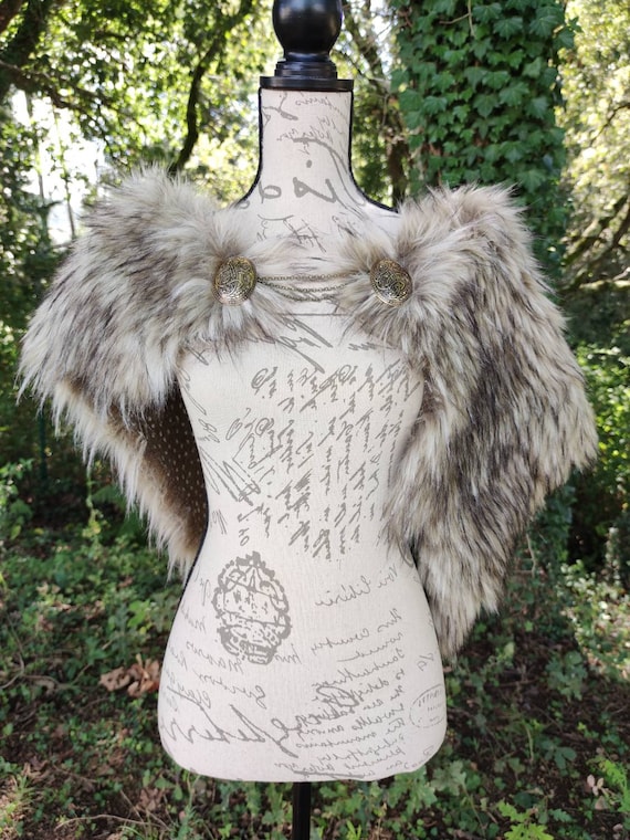 BACK IN STOCK Viking Wedding, Shoulder Fur Mantle, Celtic Wedding, Viking  Shawl, Nordic Wrap, Viking Mantle Ready to Ship, Norse Wedding 