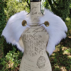 Viking Wedding Cloak, Norse Fur Mantle, Handfasting, Norse Wedding, Viking Bride, Celtic Wedding, Viking Shoulder Fur, Norse Shoulder Fur