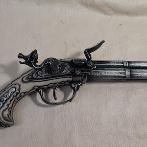 Right Handed Steampunk Style 18th Century Aged White Stock 3 x Non-Firing Antique Reproduction Flintlock