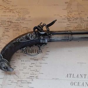 Right Handed Steampunk Style 18th Century Aged Three x Eagle&#39;s Head Antique Reproduction Non-Firing Flintlock