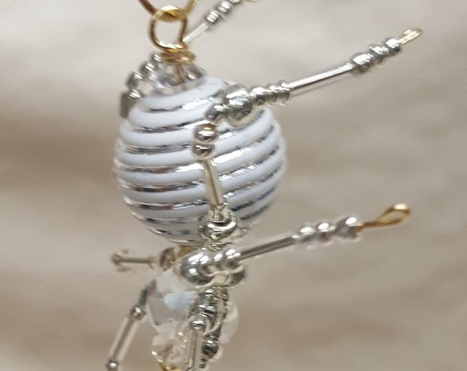 Steampunk Crystalline White/Silver Striped Ice Spider