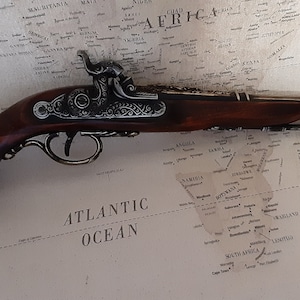 Right Handed 1825 Non-Firing Aged Italian/Pirate&#39;s Percussion Antique Reproduction