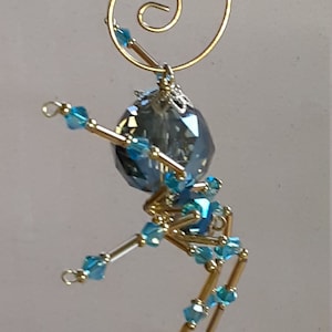 Steampunk / Grande araignée de glace cristalline bleue à facettes en verre