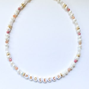 Collar de cuentas de 39 cm de piedras semipreciosas mixtas. Gargantilla de perlas multicolor divertida. Lindos regalos de prosecco para mujeres adultas. Collar pastel y2k.