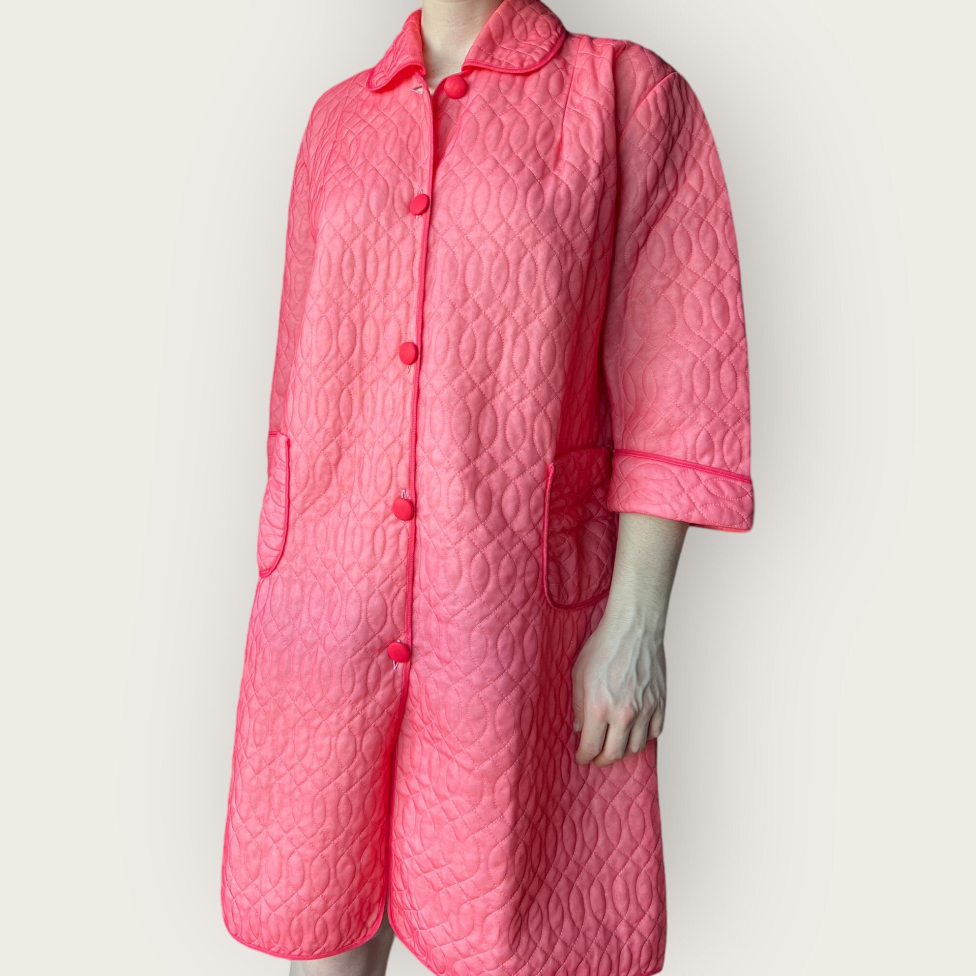 1960s Quilted satin robe, psychedelic print Button Front Duster Housecoat, Medium Large
