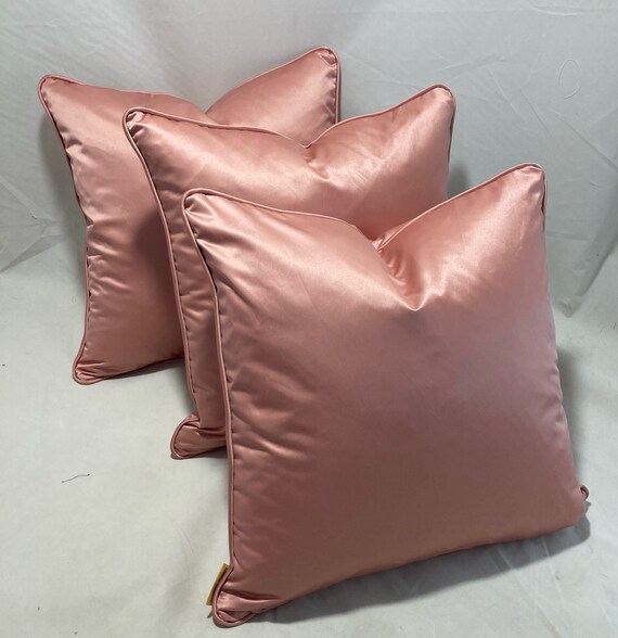 Salmon top pink cushions