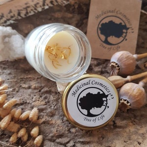 Natural lemon and cacau nourish foot balm, great for dry damage skin. Organic and HAndmade. Click for more details!