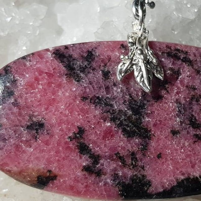 Spectacular natural pendant of Rodonite 31x63mm Criate in silver clamp on branch 925 sterlin