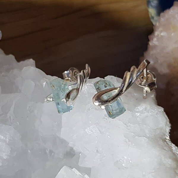 Silver earrings 925 sterlin set in raw natural aquamarine tube.