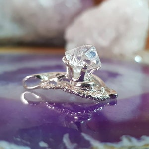 925 silver twisted pendant with Canada Herkimer Diamond