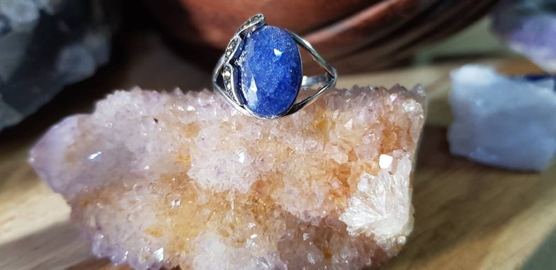 Gorgeous Natural Sapphire Ring Blue oval faceted crimped in silver 925 sterling Talilandesa Ring Adjustable