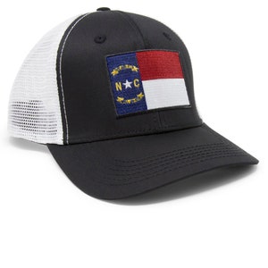 Międzynarodowa czapka z daszkiem Premium Flag North Carolina dla mężczyzn i kobiet – regulowana czapka typu snapback w jednym rozmiarze – haftowana naszywka – siateczka Black White