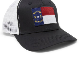 Gorra de primera calidad con la bandera de Carolina del Norte de International Tie para hombre y mujer. Gorra ajustable de talla única con cierre a presión. Parche bordado. Malla