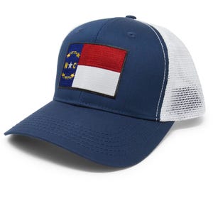 Międzynarodowa czapka z daszkiem Premium Flag North Carolina dla mężczyzn i kobiet – regulowana czapka typu snapback w jednym rozmiarze – haftowana naszywka – siateczka Navy White