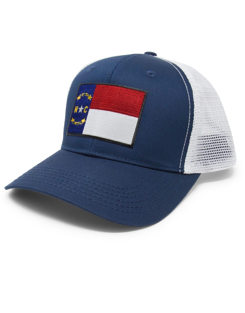 Międzynarodowa czapka z daszkiem Premium Flag North Carolina dla mężczyzn i kobiet – regulowana czapka typu snapback w jednym rozmiarze – haftowana naszywka – siateczka Navy White