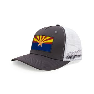 Gorra de béisbol Arizona Hat: ajustable con cierre a presión y parche de bandera bordado.