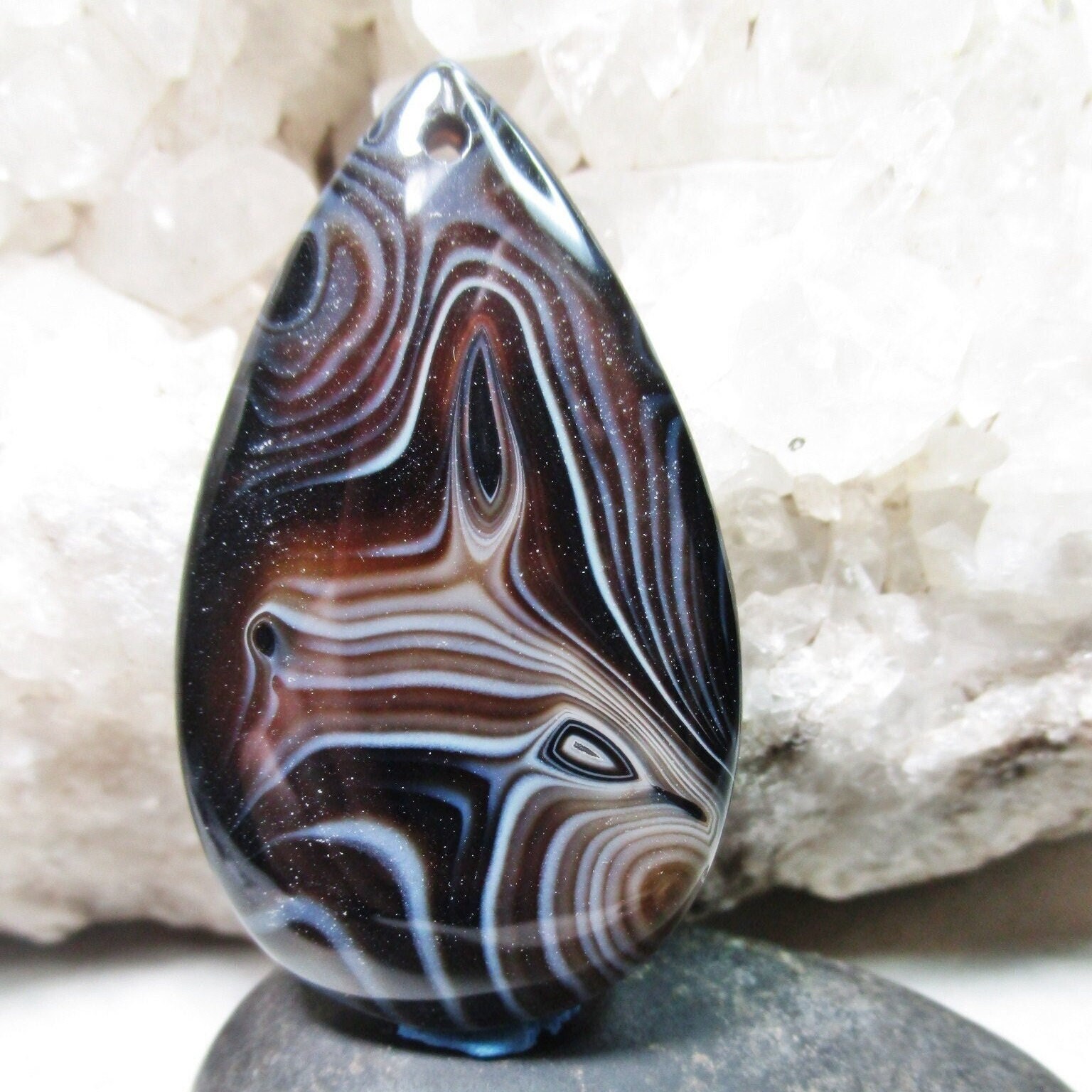 Black and white banded agate deals