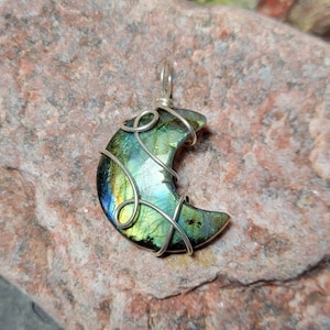 Labradorite moon pendant, Labradorite moon necklace, moon jewelry, Labradorite moon, moon necklace, moon pendant, Labradorite pendant