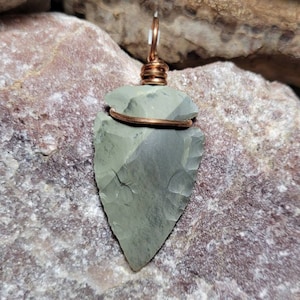 Arrowhead pendant, copper arrowhead pendant, copper arrowhead necklace, arrowhead, wire wrapped arrowhead, green arrowhead pendant