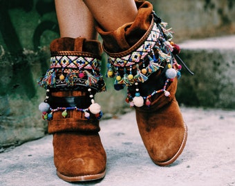 Ankle and high up fringe boots with multiple belts