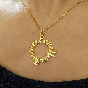 Colgante personalizado - Collar con nombre de madre - Fuente cursiva - Encanto redondo - Regalo de mujer - Joyería para abuela - Plata 925 - Oro de 14k