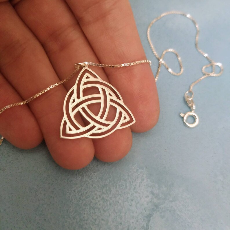 Silver triquetra pendant Clearance
