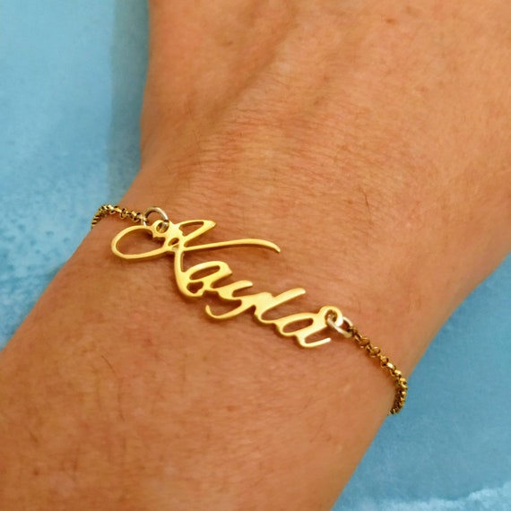 Shruthi Gold Name Bracelet |