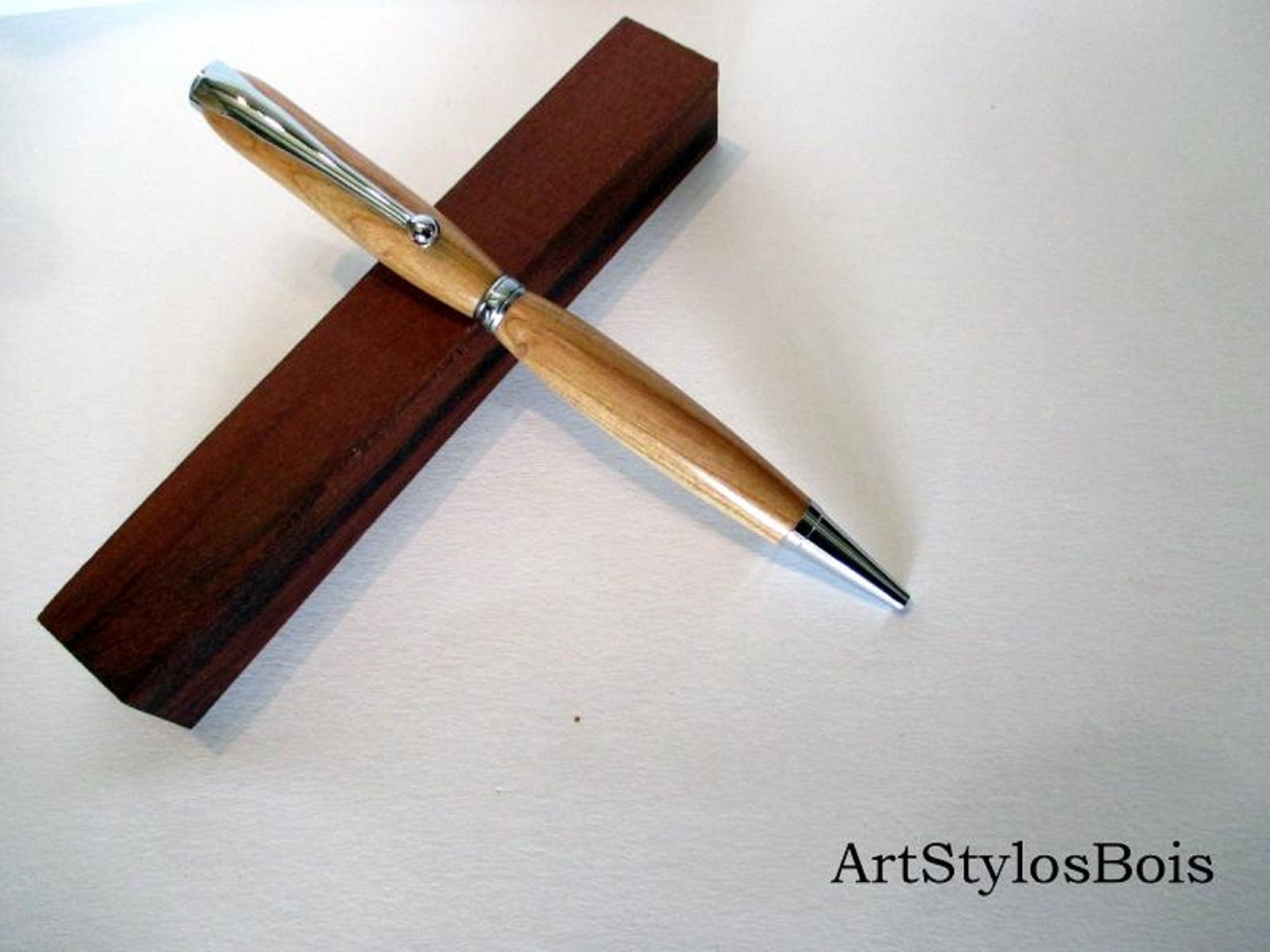 stylo Bille en Bois de Prunierfabrication Artisanale Française