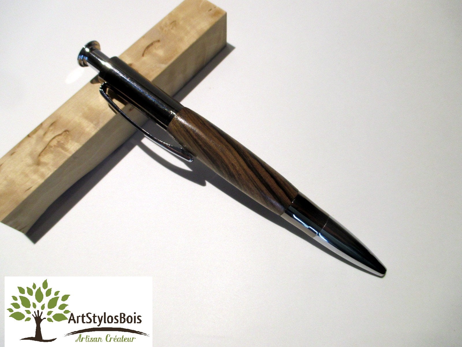 stylo Bille en Bois de Noyer Fabrication Artisanale Française