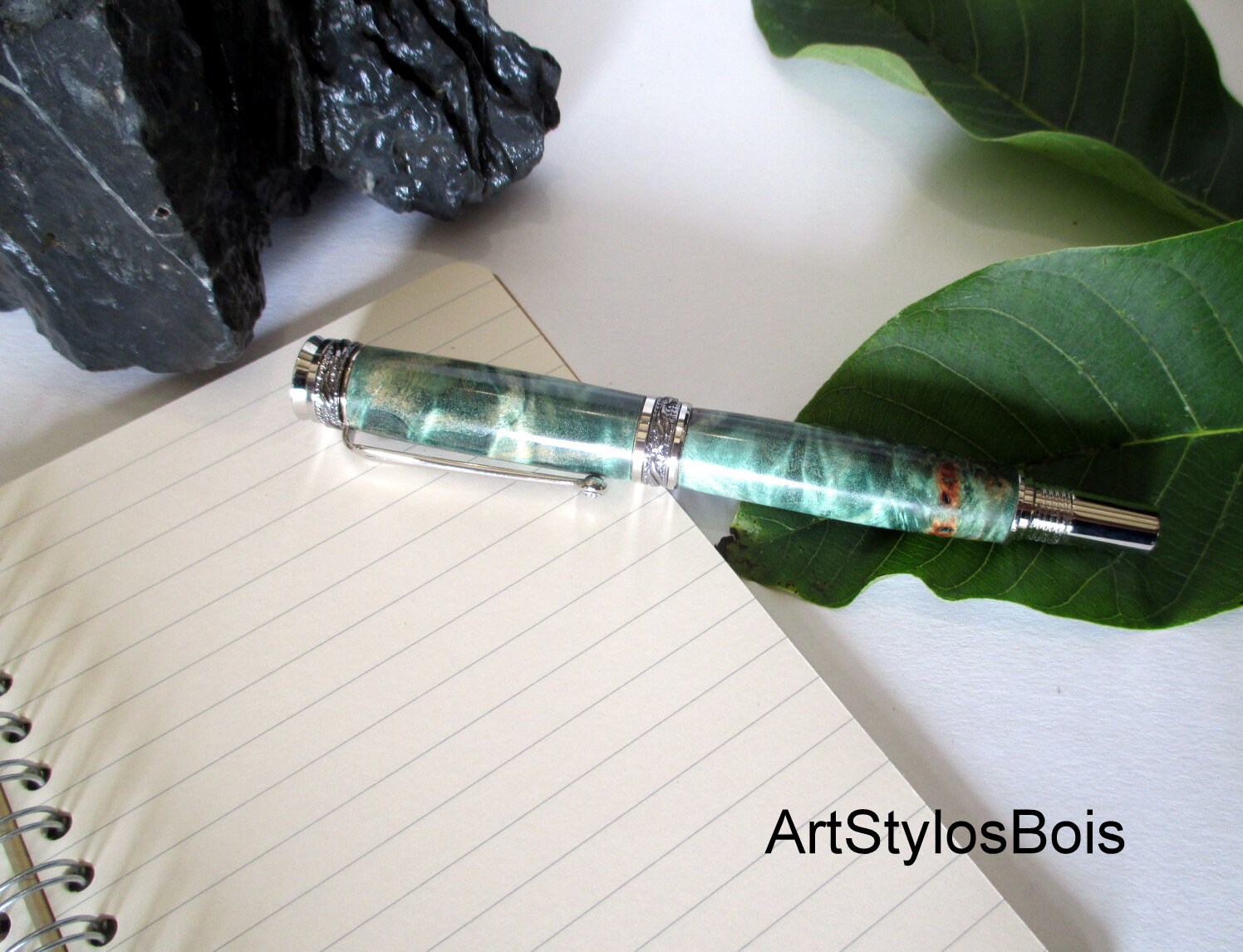 Stylo Roller Luxe, d'exception Haut de Gamme en Bois Loupe Peuplier Stabilisé Vertfabrication Artisa