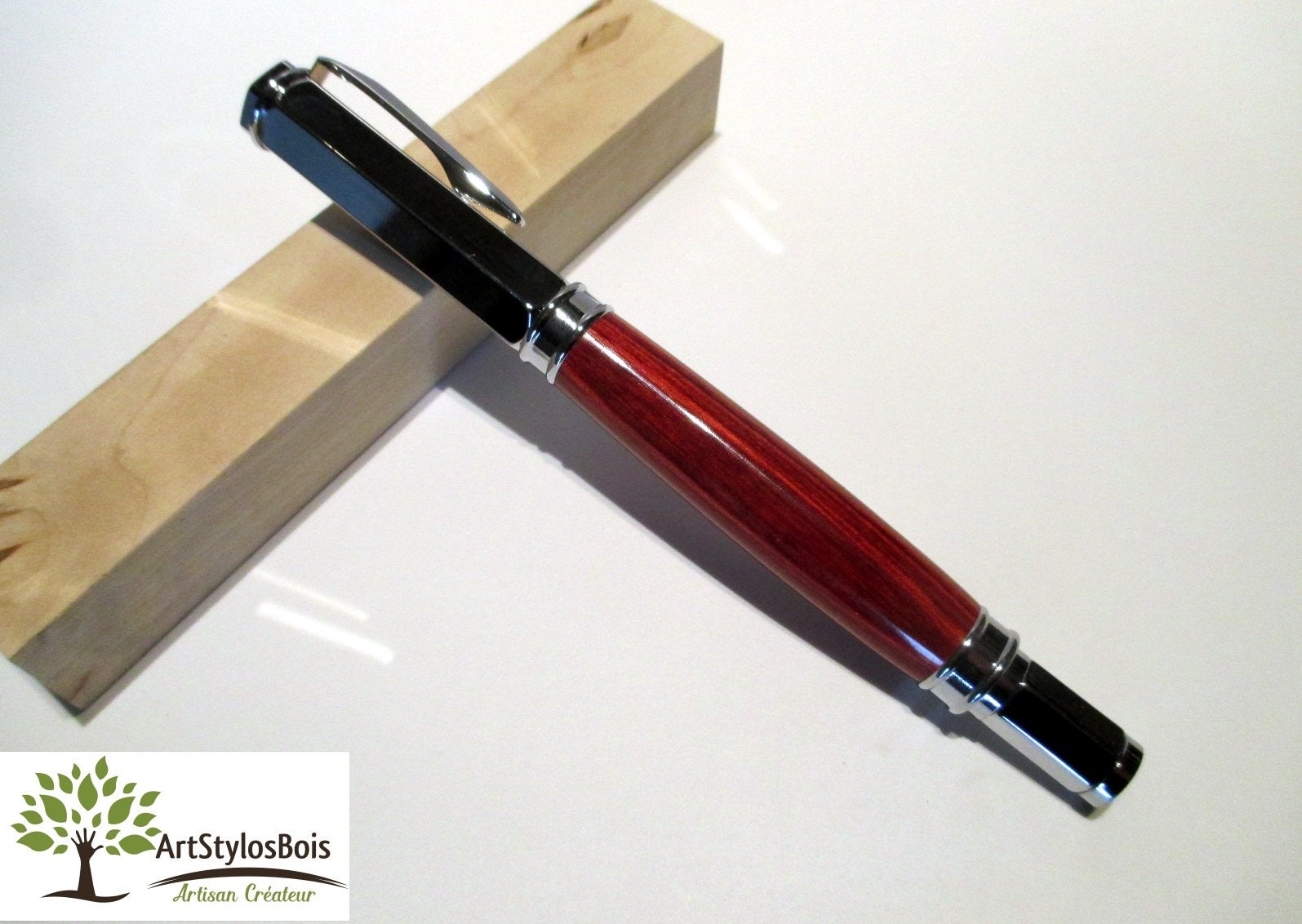 Stylo Plume, Roller en Bois de Tourillon Stabilisé Rougefabrication Artisanale Française