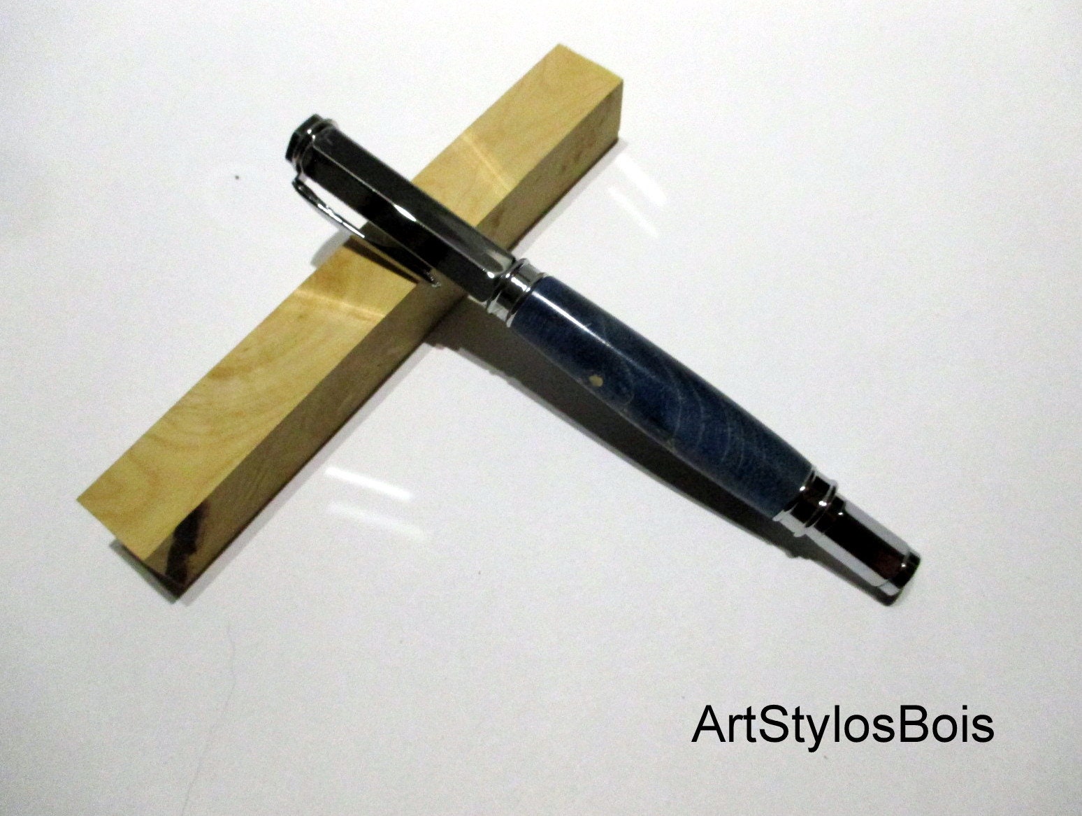 Stylo Plume, Roller en Bois de Loupe Peuplier Stabilisé Bleufabrication Artisanale Française