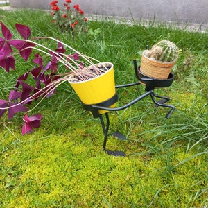 wrought iron flower holder