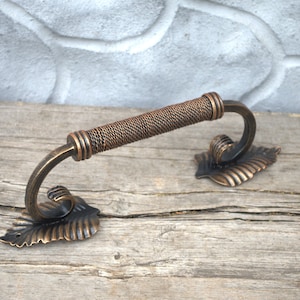 Door handle, barn door handle, sliding door