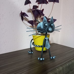 wrought iron flower holder