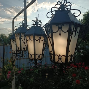 Garden lantern for lighting the yard (4x 30 ‘’h  )