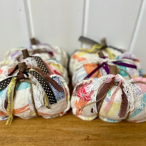 Vintage gesteppte Kürbisse, Quilt Kürbisse, Herbst Dekor, Tier Tablett Dekor, Herbst Schüsselfüller, Bauernhaus Quilt Kürbisse, zweckentfremdete Quilt Dekor