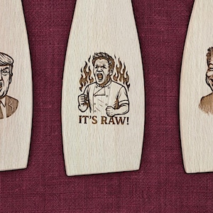 Cuchara espátula de madera de famosos: Gordon Ramsay, Trump, Musk. Decoración de cocina única y regalo de elefante blanco. [Regalo divertido/grosero]