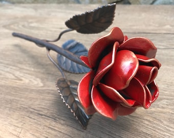 Rosa di metallo, regalo per il 6° anniversario, anniversario di ferro, rosa forgiata a mano, scultura in metallo, rosa di ferro, rose di metallo, rosa d&#39;acciaio, regalo di ferro per lei