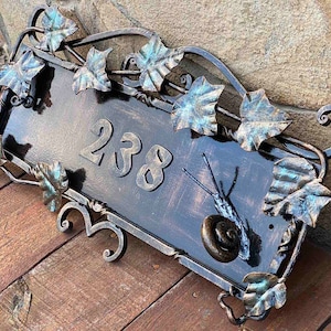 Segno del numero civico, targa del numero civico, targa dell'indirizzo, numeri civici, lumaca, arredamento in edera, ristrutturazione, compleanno, anniversario, Natale, giardino