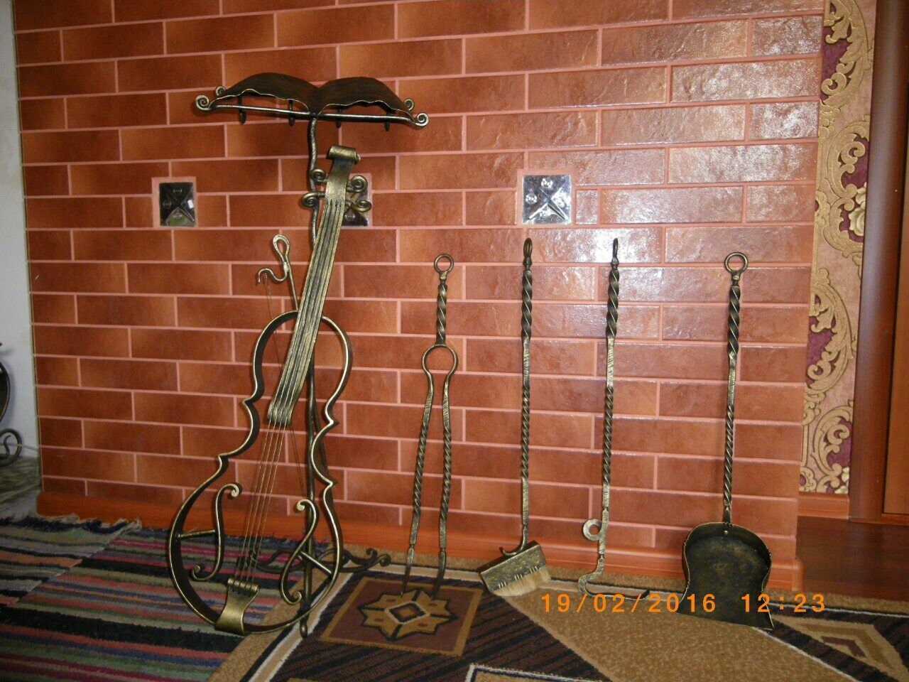 Set D'accessoires Pour Cheminée En Forme De Violon - Décoration Forge Métal - Neuf