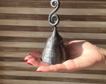 Handgeschmiedete Glocke, Schmiedeeisen Glocke, handgemachte Glocke, Metallkunst, Metallskulptur, Metall Geschenk, Weihnachtsgeschenk, Geburtstagsgeschenk, Muttertagsgeschenk