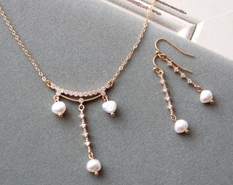 Delicate Gold Freshwater Pearl Bridal Earring and necklace set ,Bridal Jewelry set, Wedding Earrings , Pearl Earrings, Wedding Jewelry  set