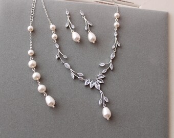 Silver Bridal Backdrop Necklace and Earrings Bridal jewelry set CZ leaf Wedding necklace Pearl drop earrings Wedding jewelry set for brides