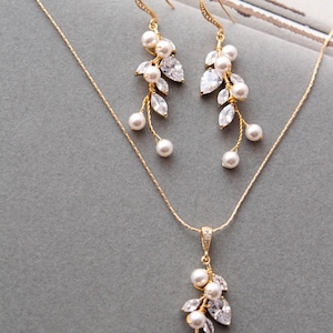 Gold leaf vine pearl bridal earring and necklace set Bridal Necklace set Wedding Earrings Pearl Earrings Boho Wedding Jewelry set for bride