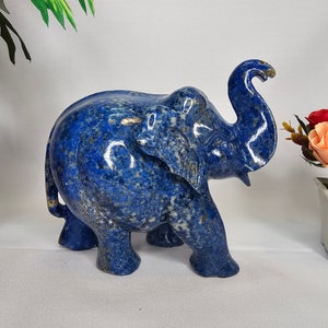 翡翠の虎の像、宝石の動物、彫刻された石の動物の置物、虎の像