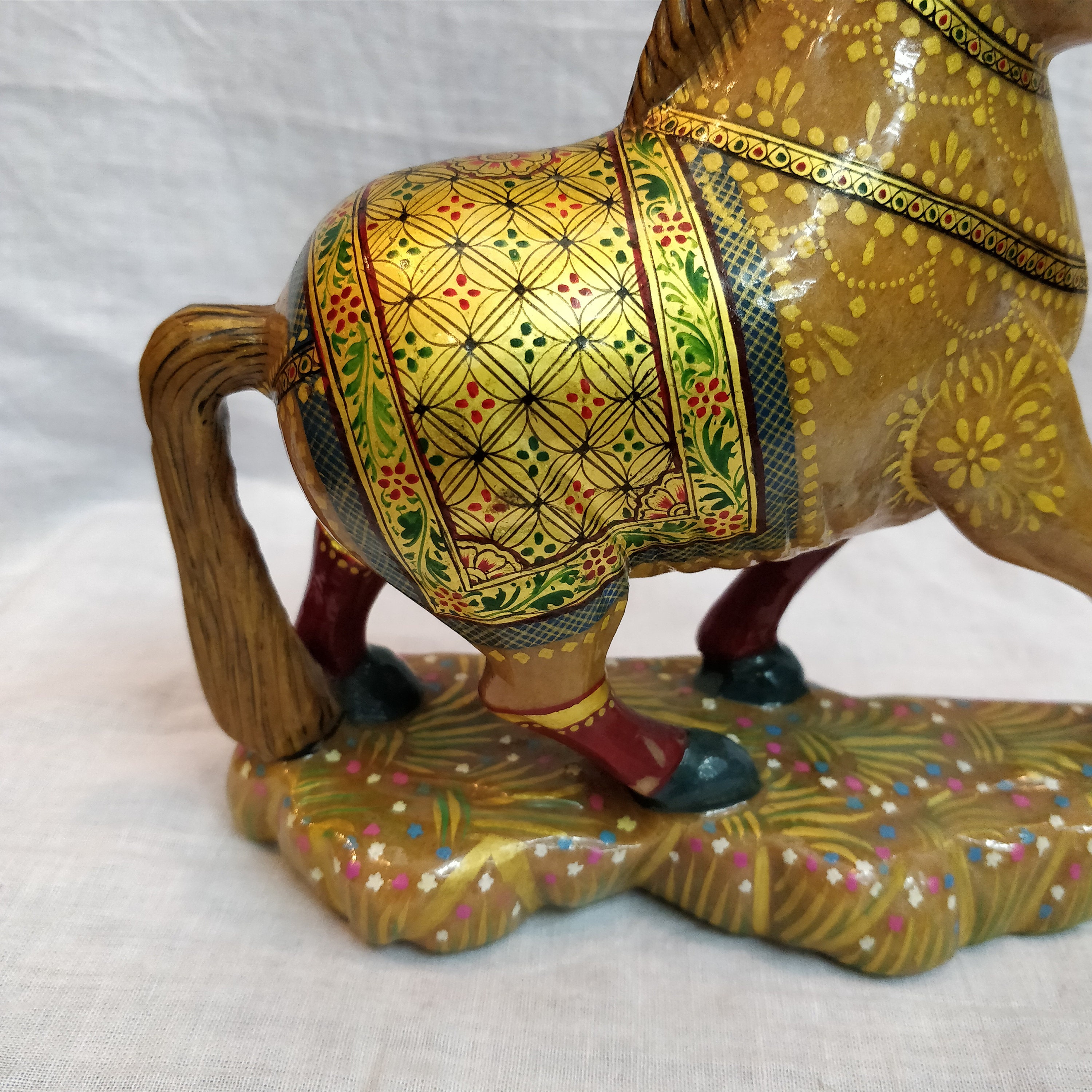 翡翠石の馬の彫像彫刻、宝石の馬、彫刻された宝石の動物、家の装飾、馬