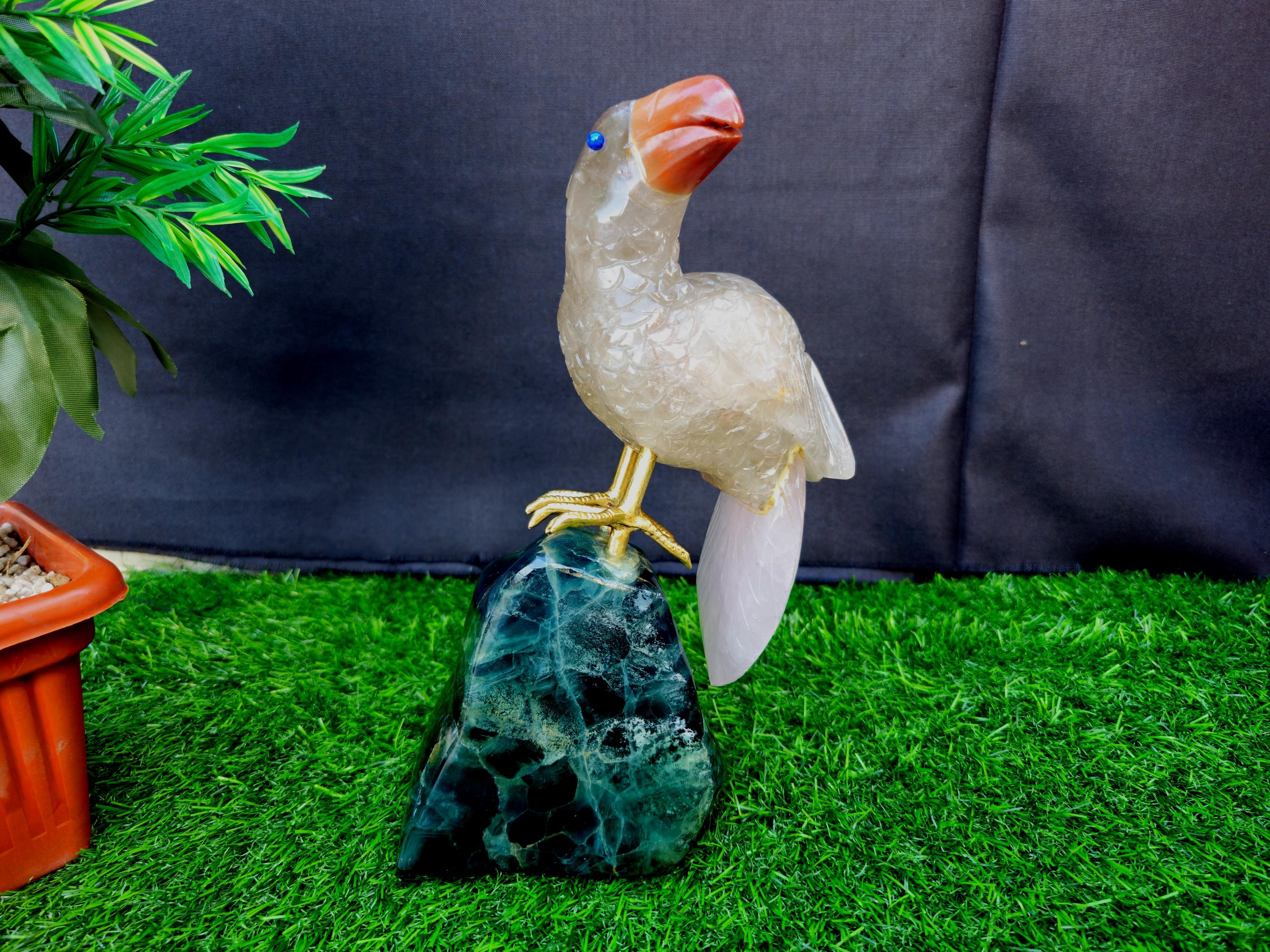 宝石の鳥のオブジェ（岩の上）、スモーキークォーツの鳥のオブジェ 